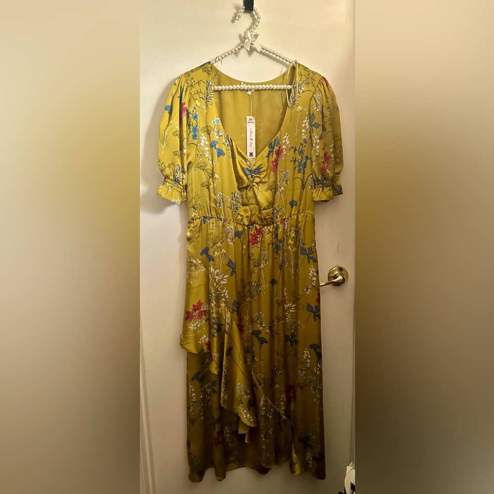 ❎Sold❎Brand New With Tags Floral Satin Maxi Dress